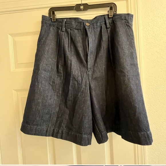 NWOT Banana Republic High Rise Dark Denim Pleated Shorts Size 33 - Picture 2 of 9